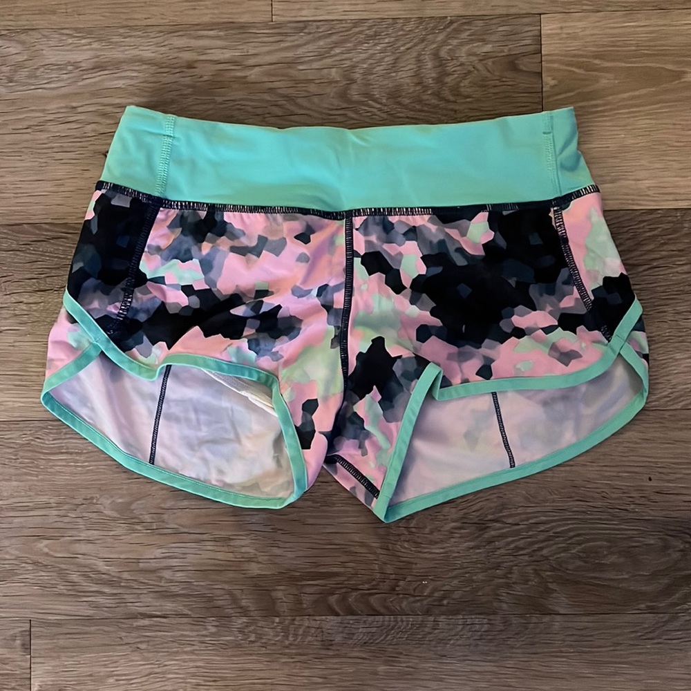 lululemon Speed Shorts • Size 4 • EUC